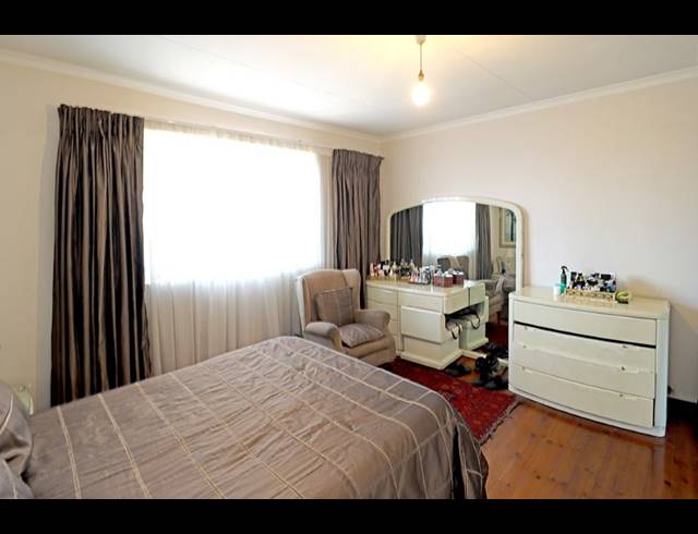 4 BEDROOM HOUSE FOR SALE IN KENSINGTON